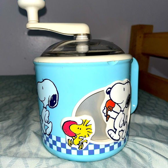 Snoopy Ice Cream Maker - Picture 5 of 15